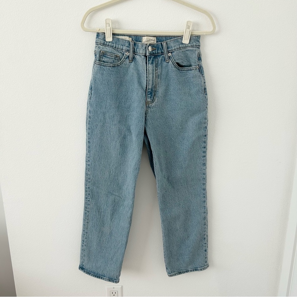 Universal Thread Vintage Straight Light Wash Jeans